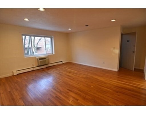 Foto del edificio - 74 Bryon Rd