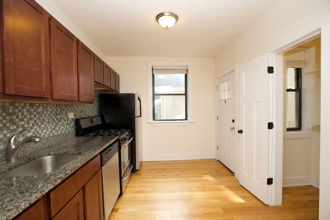 Foto del edificio - 1456 W Byron St