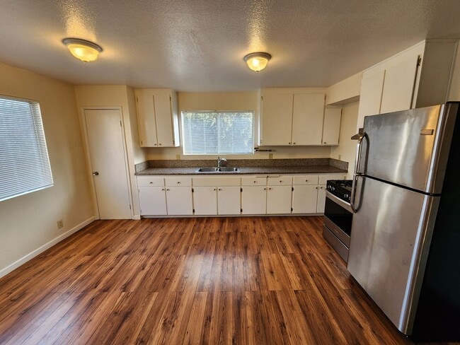 Building Photo - 436 East 15th