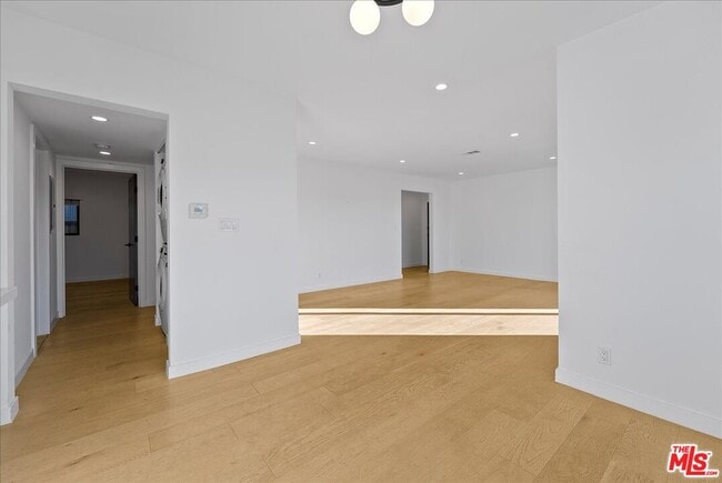 Building Photo - 1210 Larrabee St
