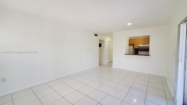Building Photo - 1008 NW 45th Ave