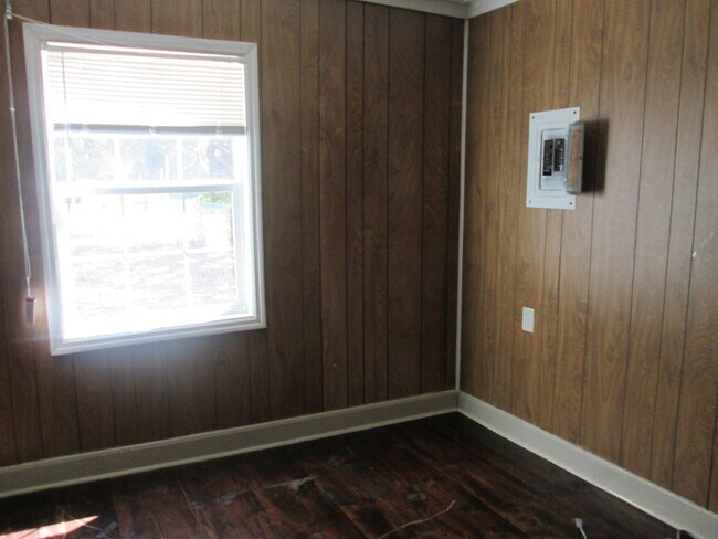 Building Photo - 920 Bonita