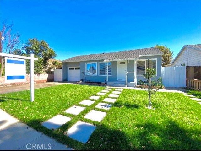 Foto principal - 7512 Balboa Blvd
