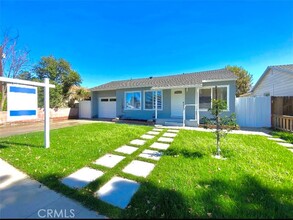Building Photo - 7512 Balboa Blvd