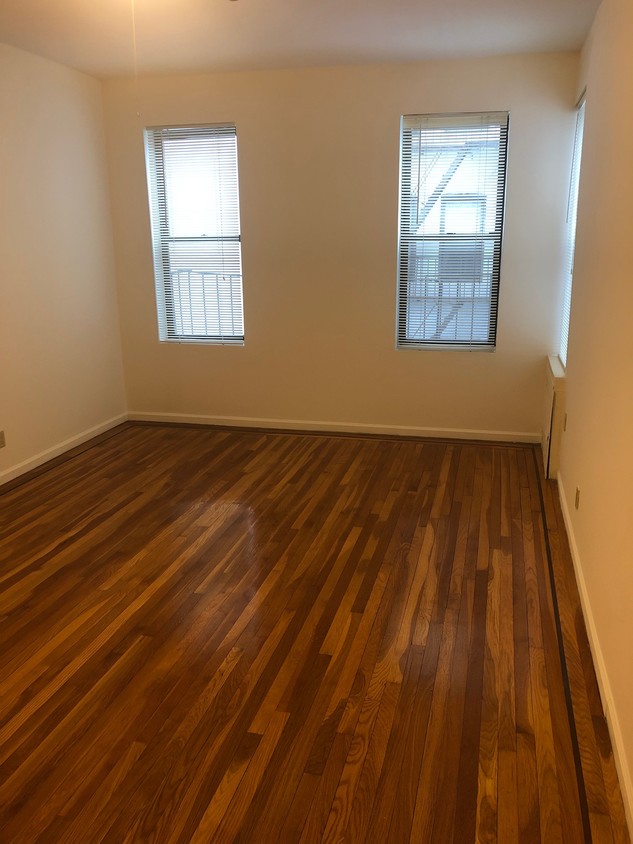 Foto principal - 7119 Shore Rd