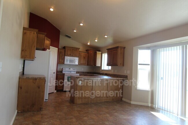 Foto del edificio - 5005 Chimney Rock Dr