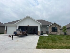 Building Photo - 663 N Montego St