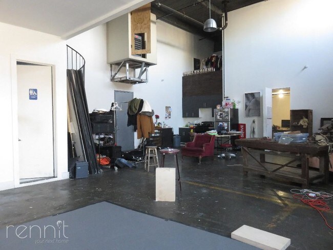 Building Photo - 338 Moffat St