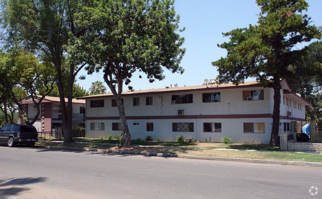 Building Photo - 1881 Loma Vista St