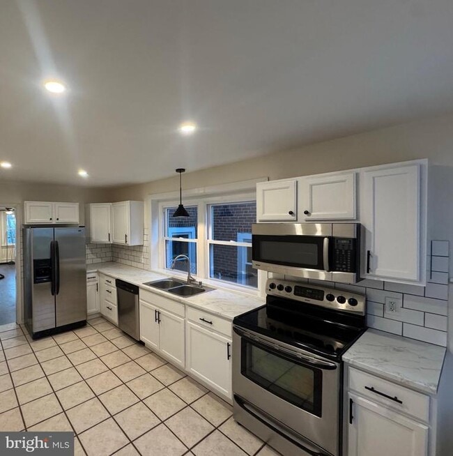 Building Photo - 828 Ford St