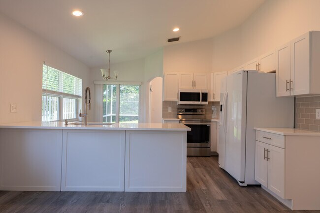 Building Photo - 10651 Buttonwood Lake Dr