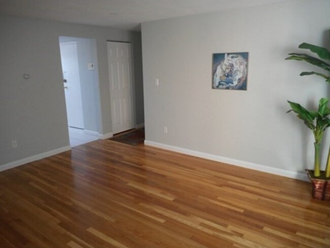 Building Photo - 59 Colborne Rd