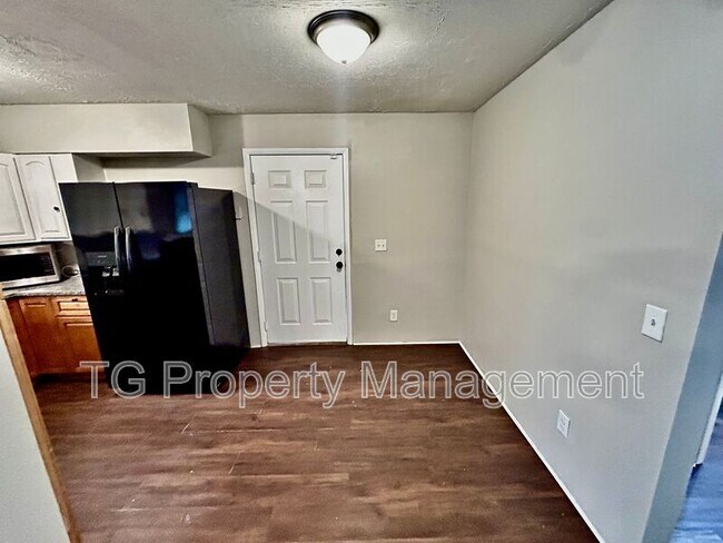 Foto del edificio - 8214 Herlong Rd