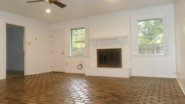Building Photo - 8315 Oxford Dr