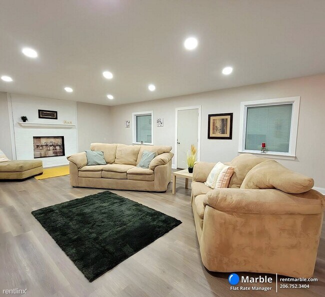 Foto del edificio - 5 br, 3 bath House - 2000 Oakdale Rd