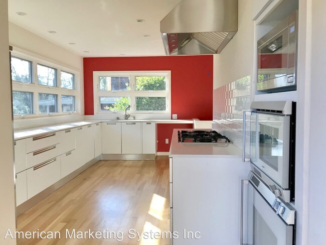 Foto del edificio - 123 Almenar Dr