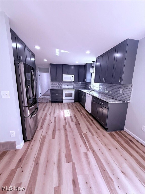 Foto del edificio - 6686 Hythe St NW