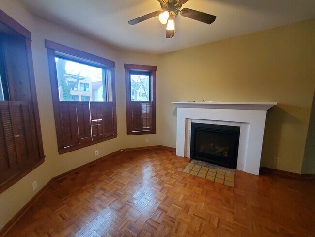 Building Photo - 2452 N Francisco Ave