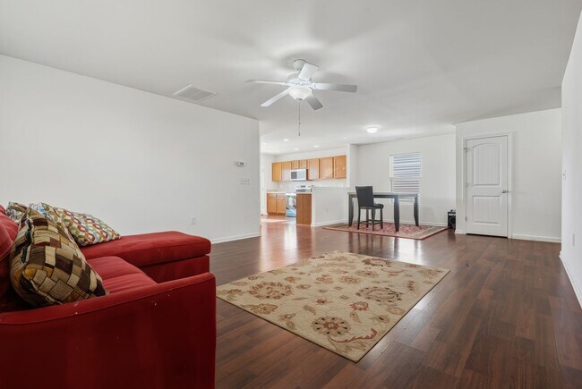 Foto del edificio - Spacious 3-Bed Home in Sought-After Raleigh Neighborhood—Pool, Gym & More!