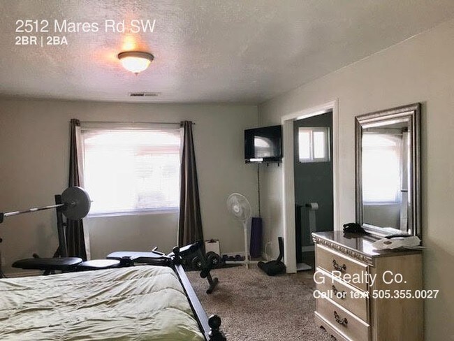 Building Photo - 2512 Mares Rd SW