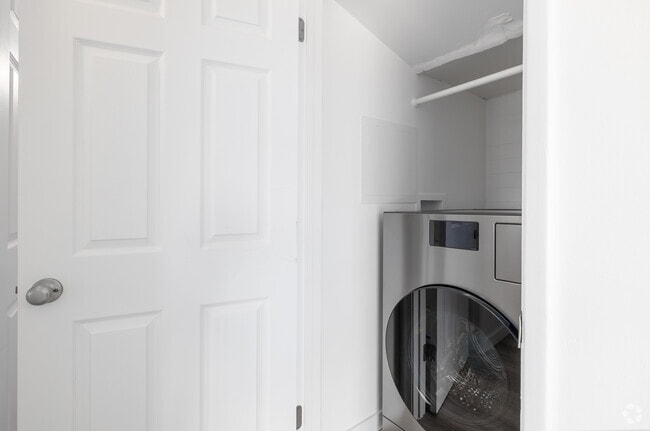 1BR, 1BA - 600SF - Laundry - Palms on 2nd