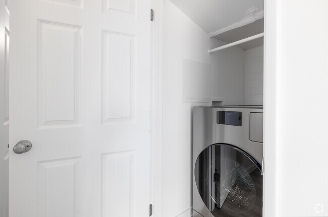 1 habitación, 1 baño - 600 pies cuadrados - Lavandería - Royal Palms Apartments