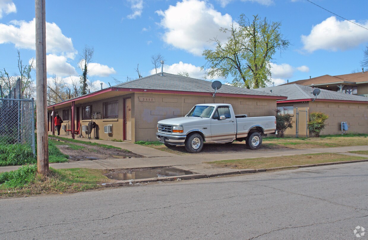 Building Photo - 2436-2440 E 5th Pl