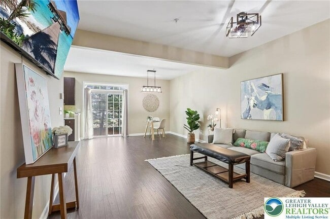 Building Photo - 270 Milkweed Dr