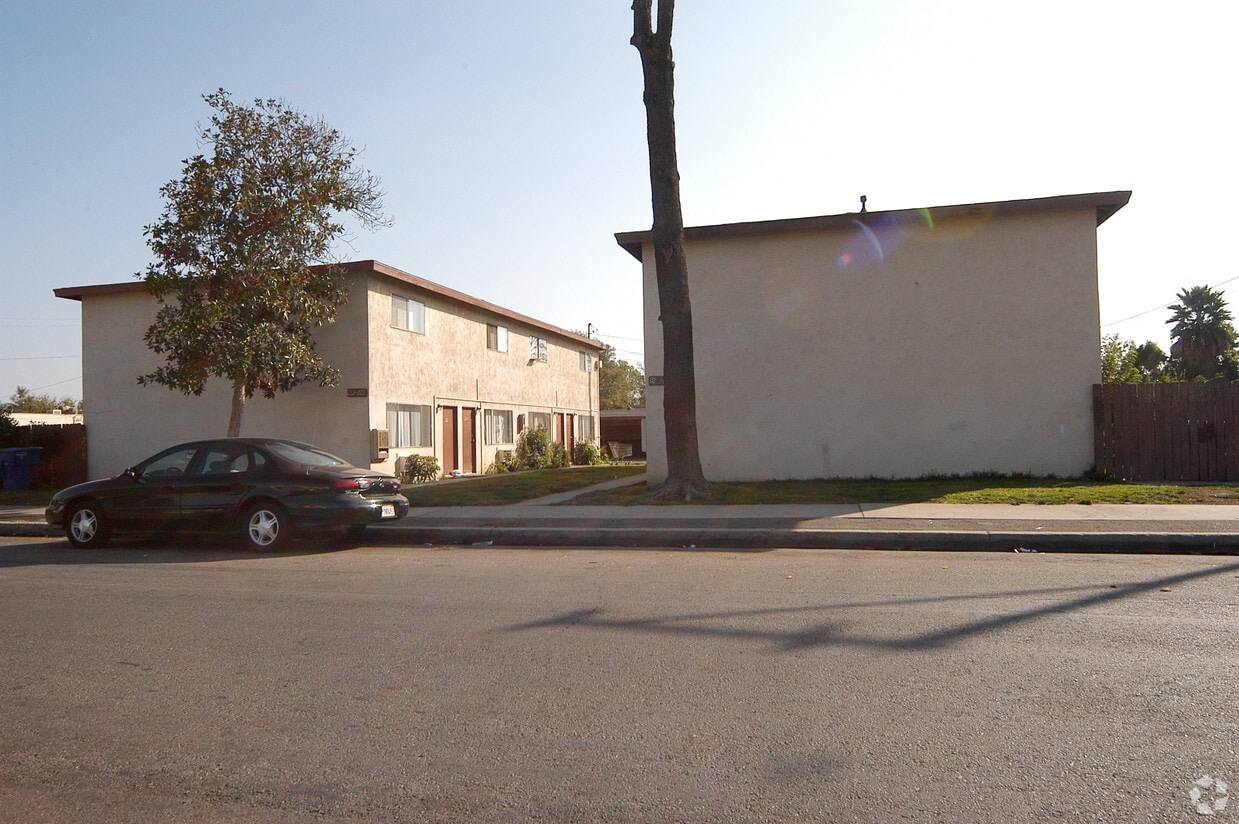 Primary Photo - 121-135 W Maple St