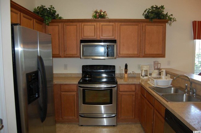 Building Photo - 4104 Pinehurst Cir