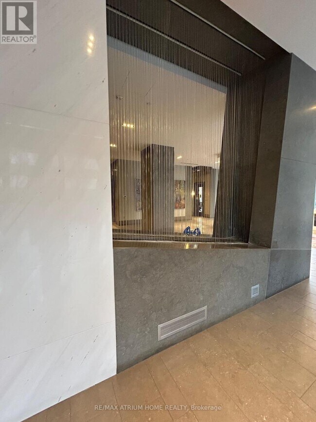 Photo du bâtiment - 88 Sheppard Ave E