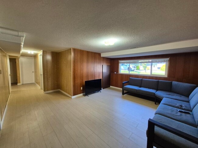 Building Photo - 775 Revilo Pl