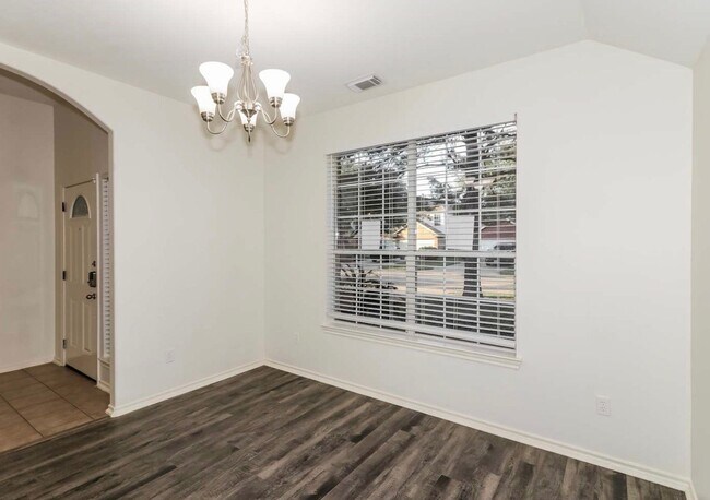 Foto del edificio - 5113 Forest Sage Ln
