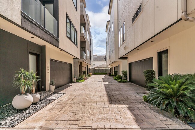 Foto del edificio - 1802 Hickory St
