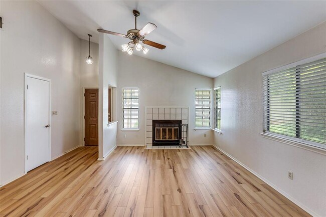 Building Photo - 1121 Peggotty Pl