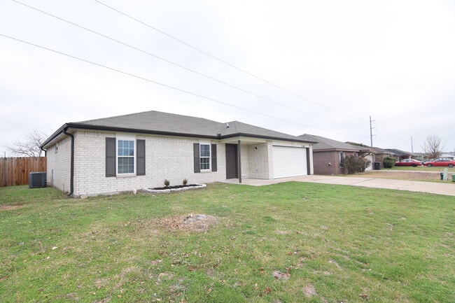 Building Photo - 3201 Tom Lockett Dr