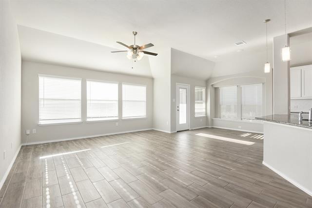 Foto del edificio - 749 Long Iron Dr