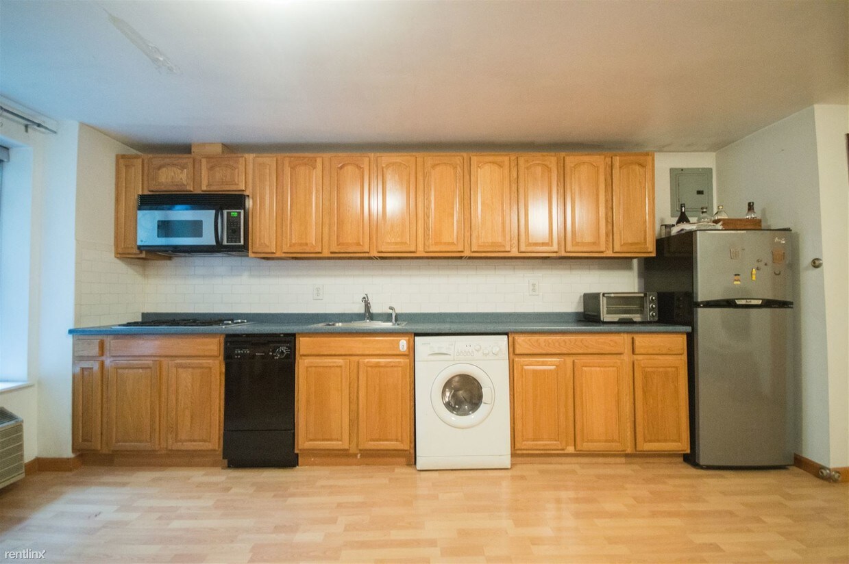 Primary Photo - 320 2nd Ave