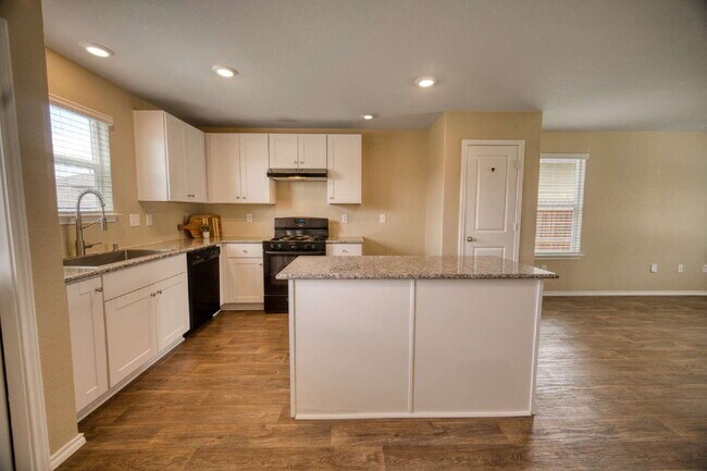 Foto del edificio - 3BD/2.5BA– ELECTRICITY INCLUDED!