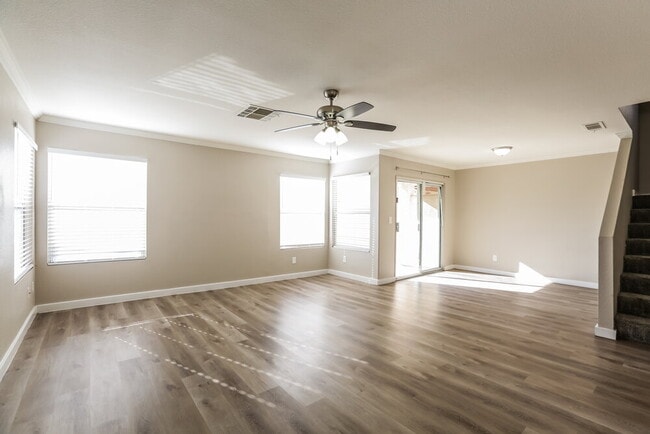 Foto del edificio - 6373 Rose Tree Ln