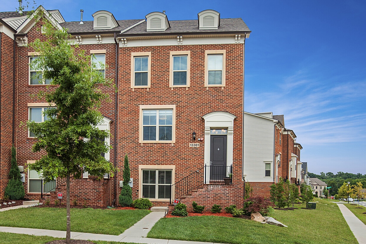 Primary Photo - 3 Bed 4.5 Bath - Silver Spring Townhouse i...