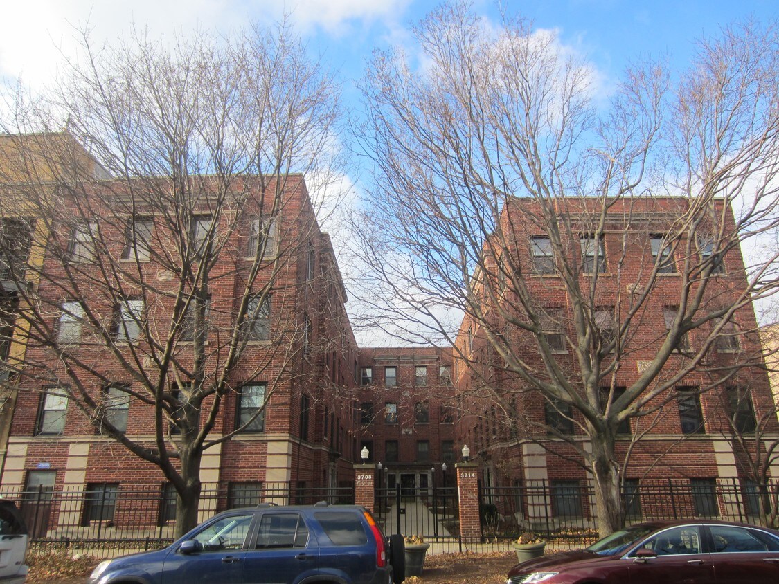 Primary Photo - 3708-3714 N Sheffield Ave