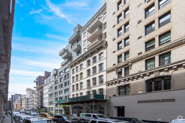 Building Photo - 8-10 Warren St
