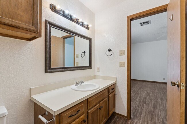 Foto del edificio - 1/2 off first months rent!