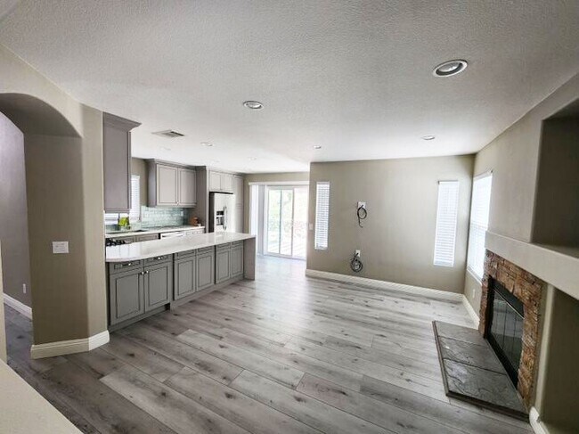 Building Photo - 948 Bingham Dr