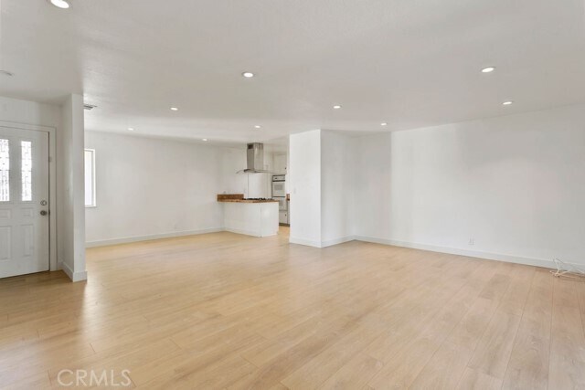 Foto del edificio - 15641 Mayflower Ln