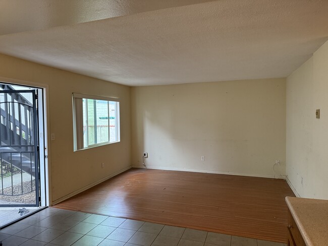 Building Photo - 5660 Lauretta St