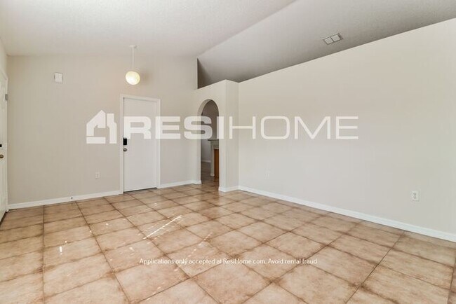 Foto del edificio - 4392 Landover Blvd