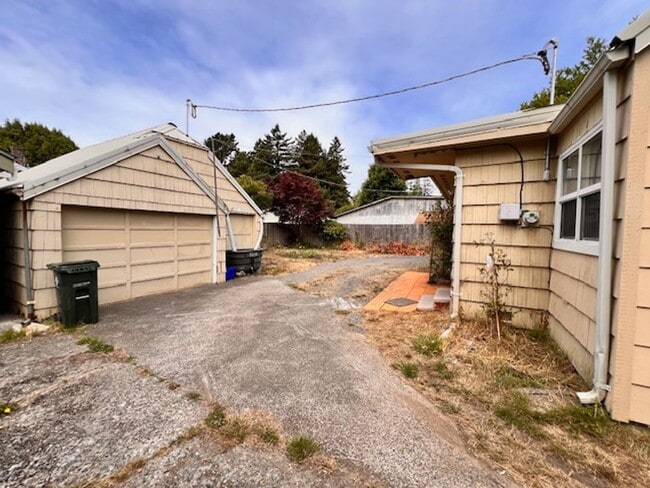 Building Photo - 2162