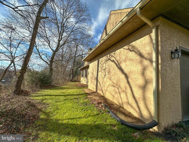 Building Photo - 4 Whitehaven Ct